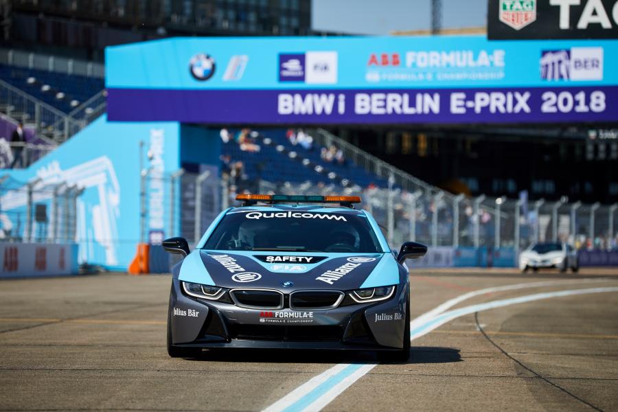  BMW i8 Formula E Safety Car (I12) 2018 года  (фото 12 из 15)